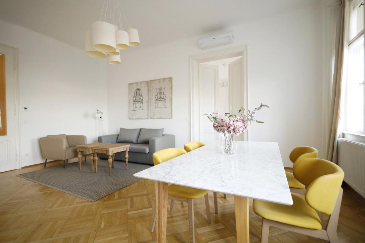Heymi Oper Apartmán *