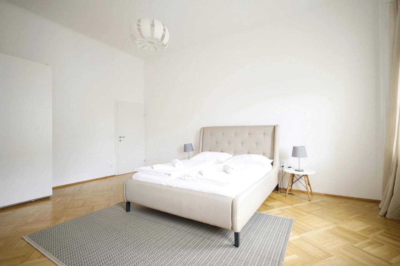 Heymi Oper Apartmán *