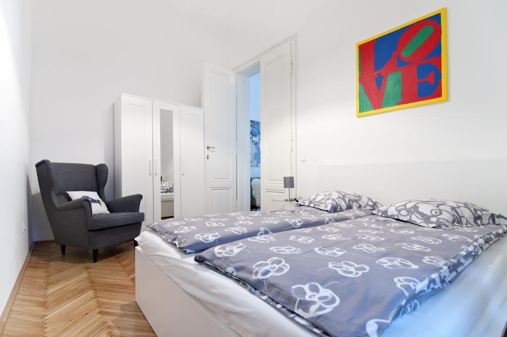 Heymi Oper Apartmán *