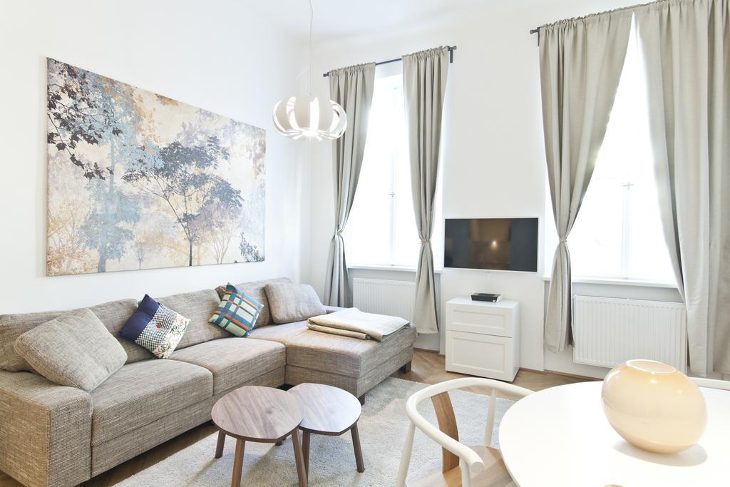 Heymi Oper Apartmán *